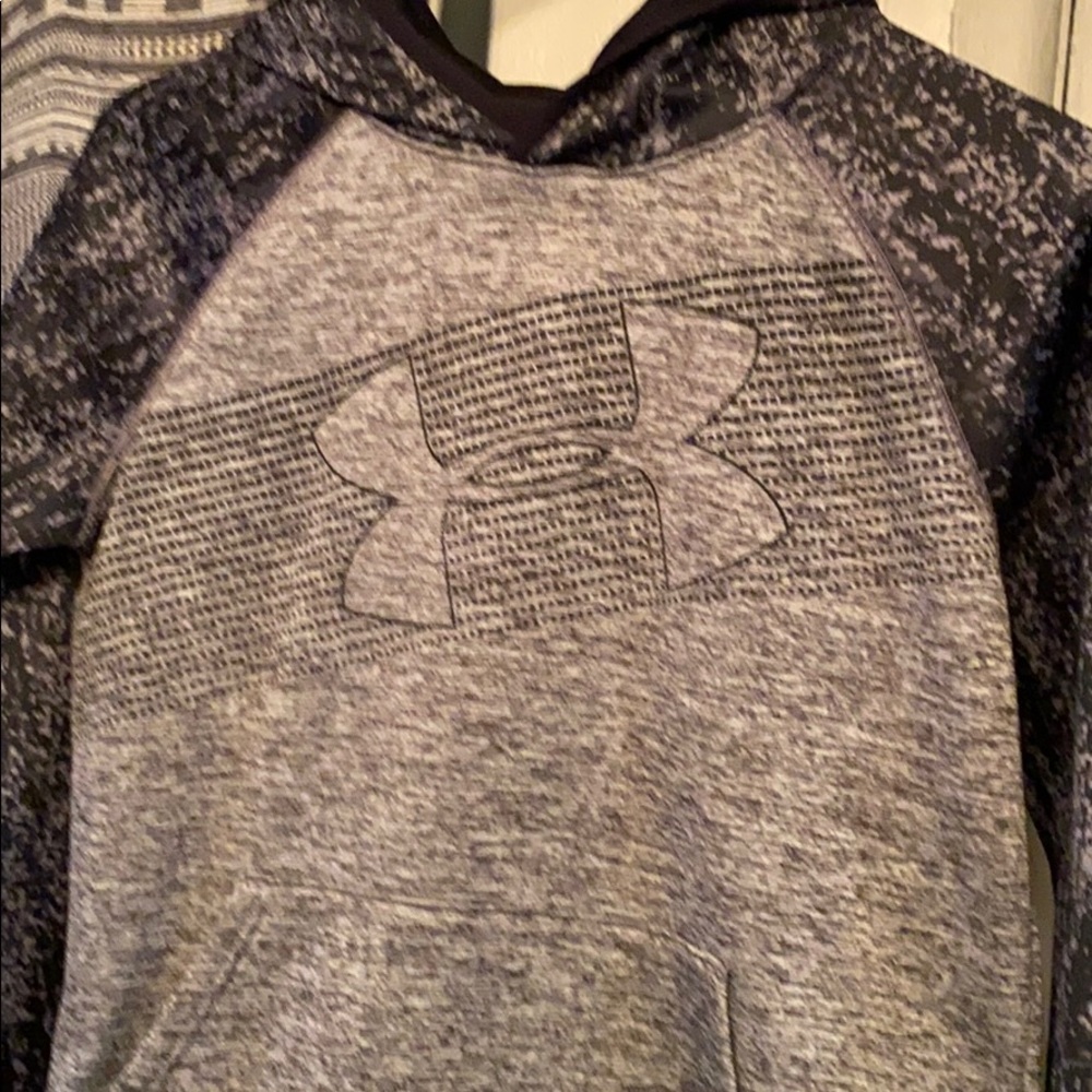 BoysUnder armor hoodie